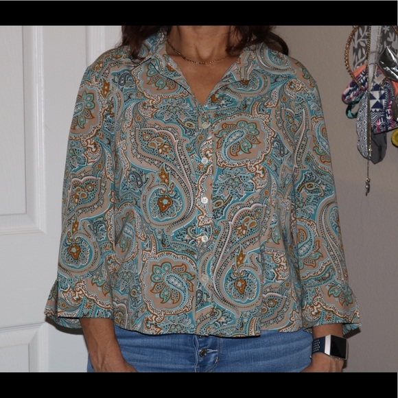 Cute blouse! - Picture 1 of 7